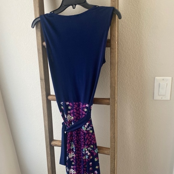 NWT - Moon River Size XS long dress, plunge v neck, with waist tie - Picture 3 of 6